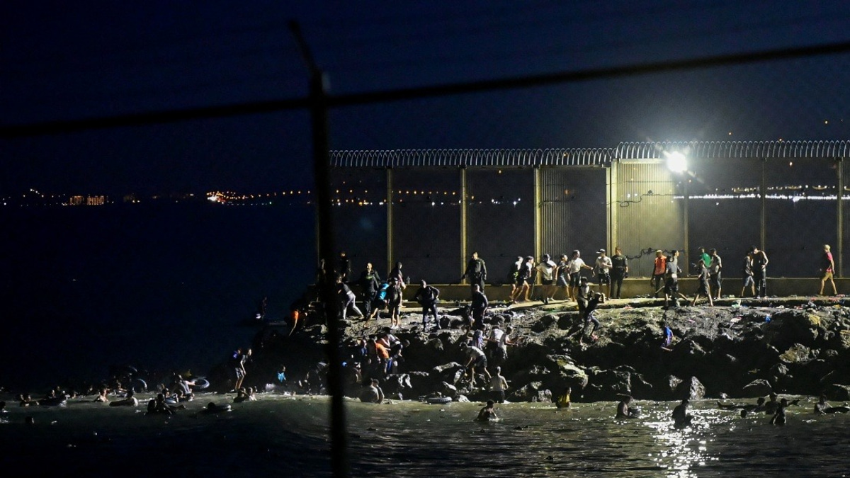 Spain Mobilises Forces as Moroccan Migrants Surge Toward Ceuta Enclave