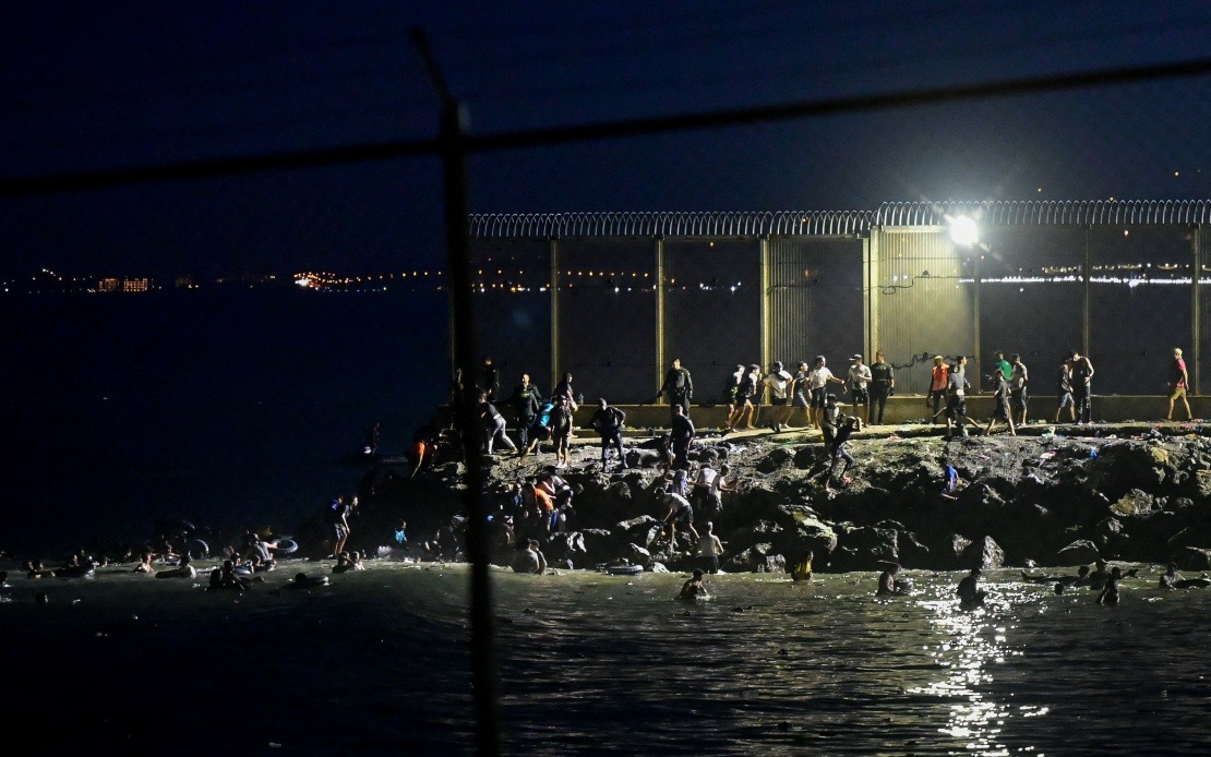 Spain Mobilises Forces as Moroccan Migrants Surge Toward Ceuta Enclave