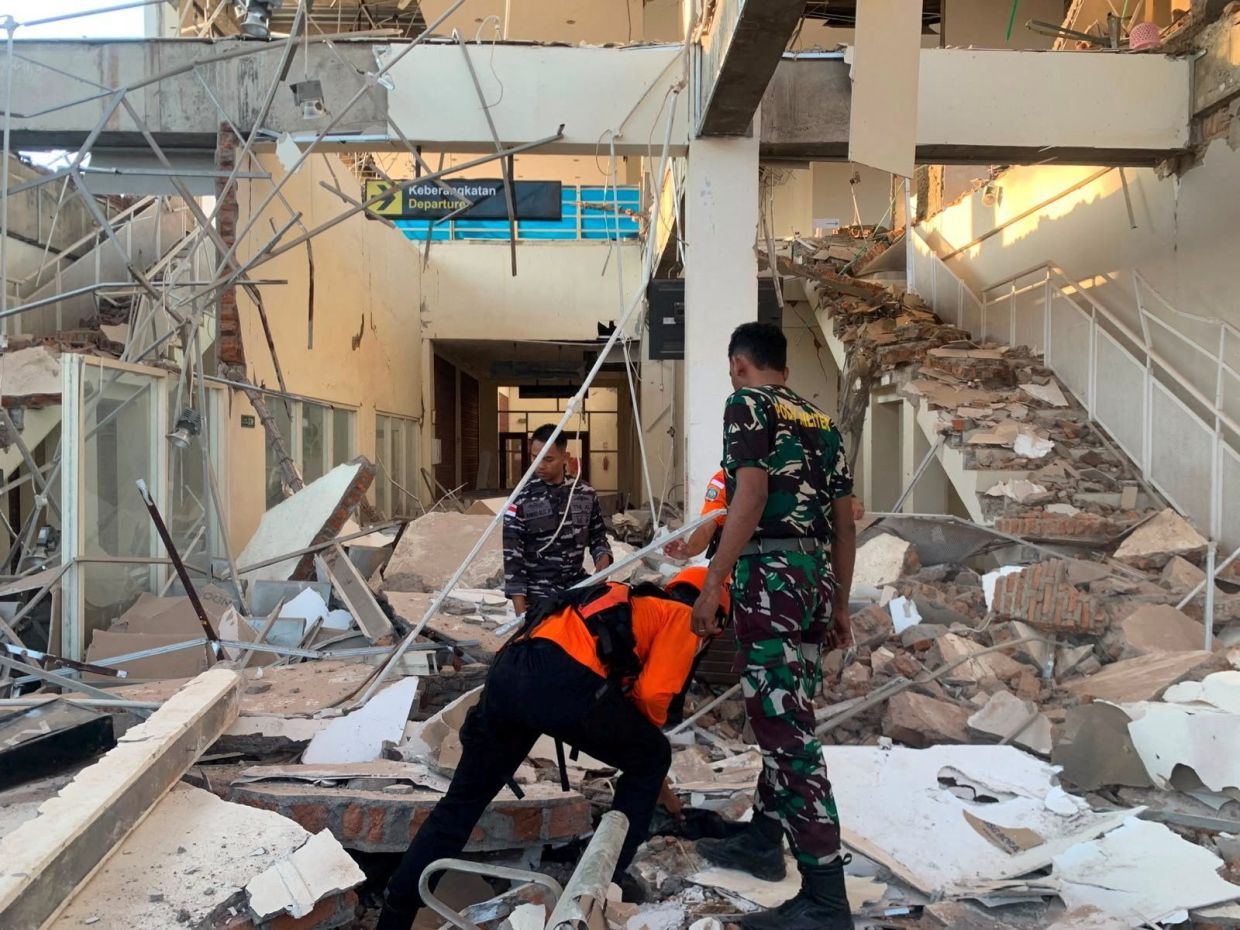Powerful 7.7 magnitude earthquake strikes off Flores, Indonesia, killing at least two