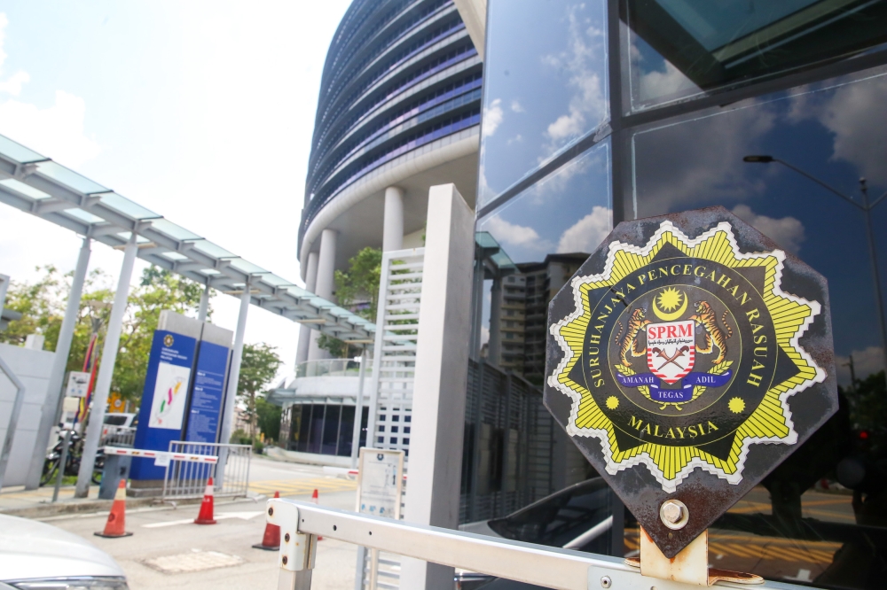 Former Civil Servant Held Over Alleged RM300,000 Fraud Using Fake Identities