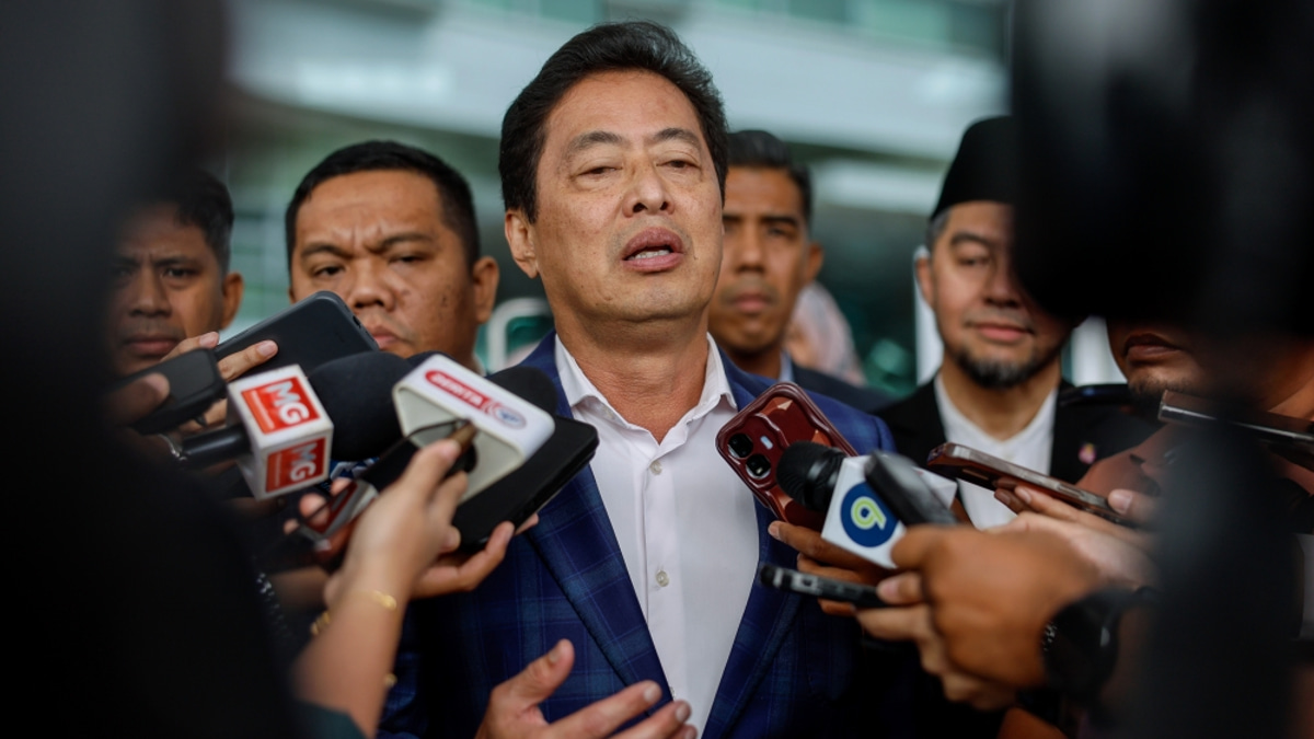 Azam Baki Distances Himself From RM178 Million Contract to Brother-Linked Company