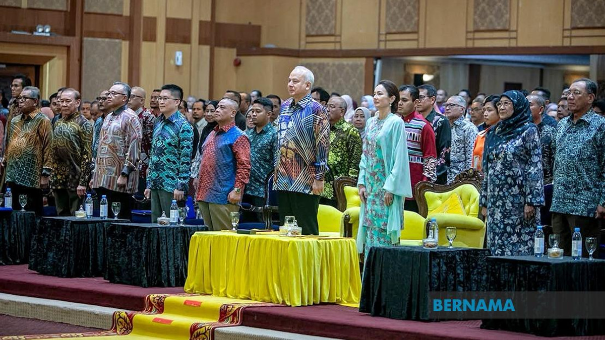 Sultan Nazrin Shah Celebrates Perak's Merdeka Month with Youth Talent Showcase