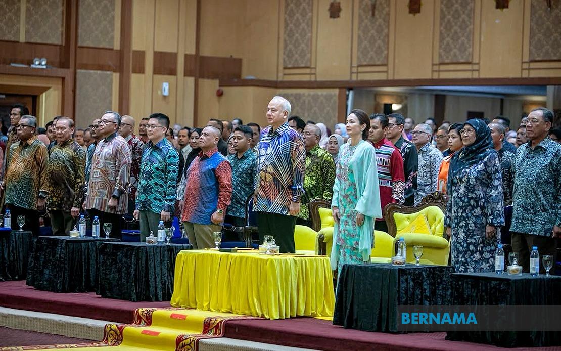 Sultan Nazrin Shah Celebrates Perak's Merdeka Month with Youth Talent Showcase