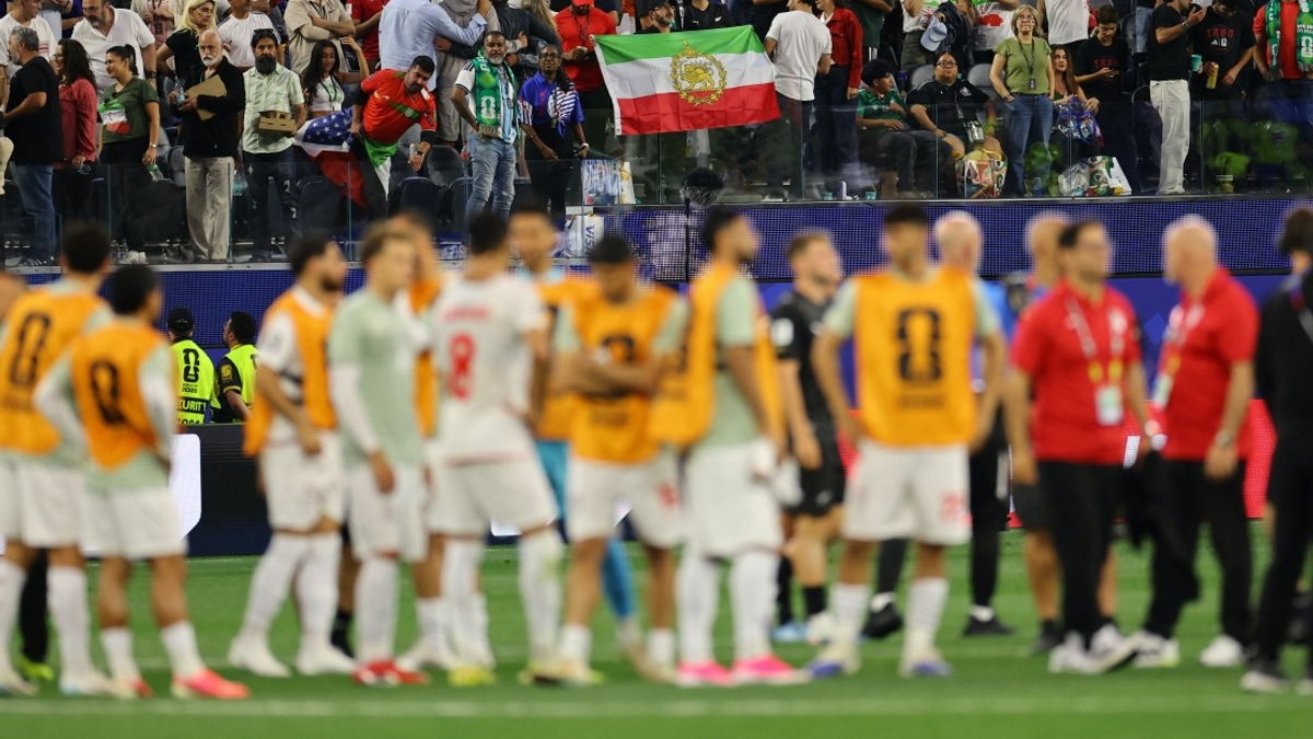 Iran Coach Complains of Disruption After World Cup Opener, Hints at Political Pressure