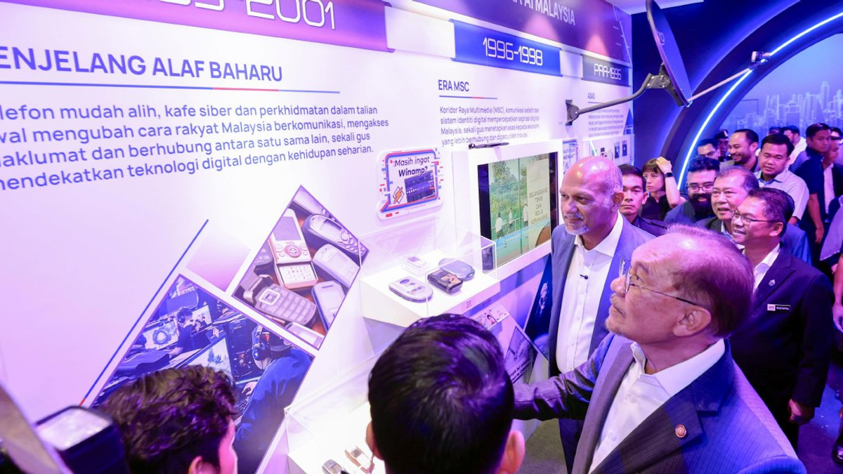 Anwar Cautions Against Technology Divide as Malaysia Pursues AI Leadership