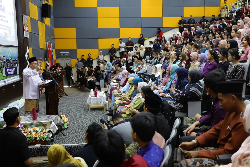 School reputations cannot come before bullied children, says Anwar