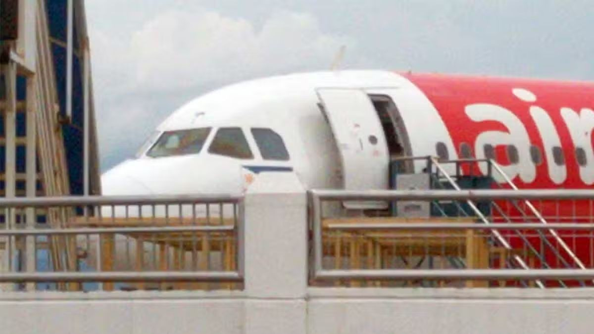 AirAsia Flight Grounded at Tacloban Airport After Landing Gear Malfunction