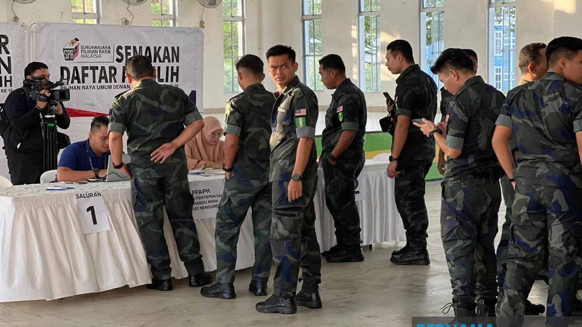 Johor Early Voting Kicks Off: 64 Centres Process 24,751 Security Personnel