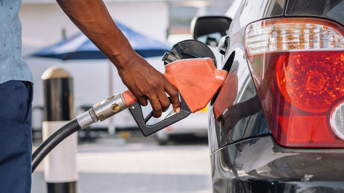 US Petrol Stations Sued Over AI Price-Fixing Scheme in California