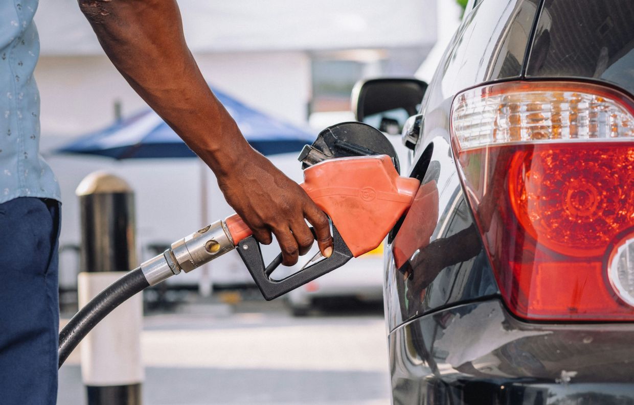 US Petrol Stations Sued Over AI Price-Fixing Scheme in California