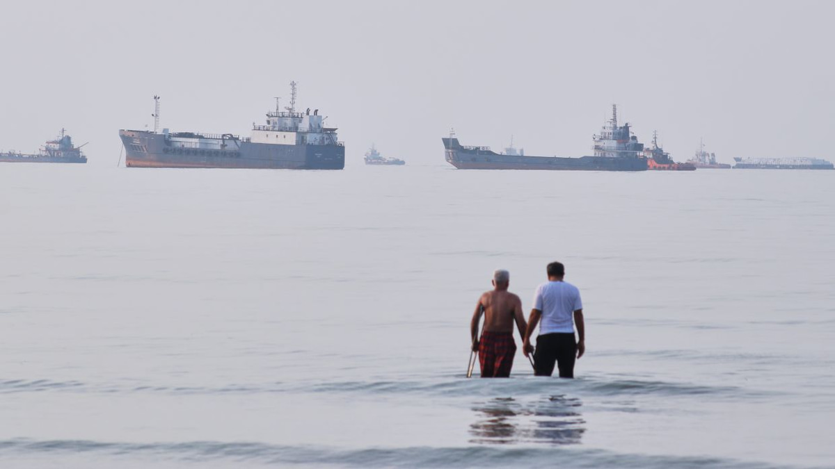 Iran Rejects Trump's Peace Overture, Demands US Concessions on Oil and Hormuz Access