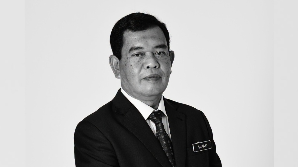 Communications Minister Fahmi Mourns Passing of Former Information Department Chief Mohd Sukari