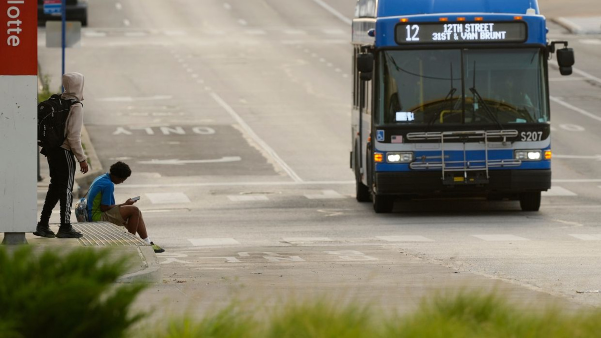 Kansas City's Facial Recognition Plan on Public Buses Stirs Privacy Debate
