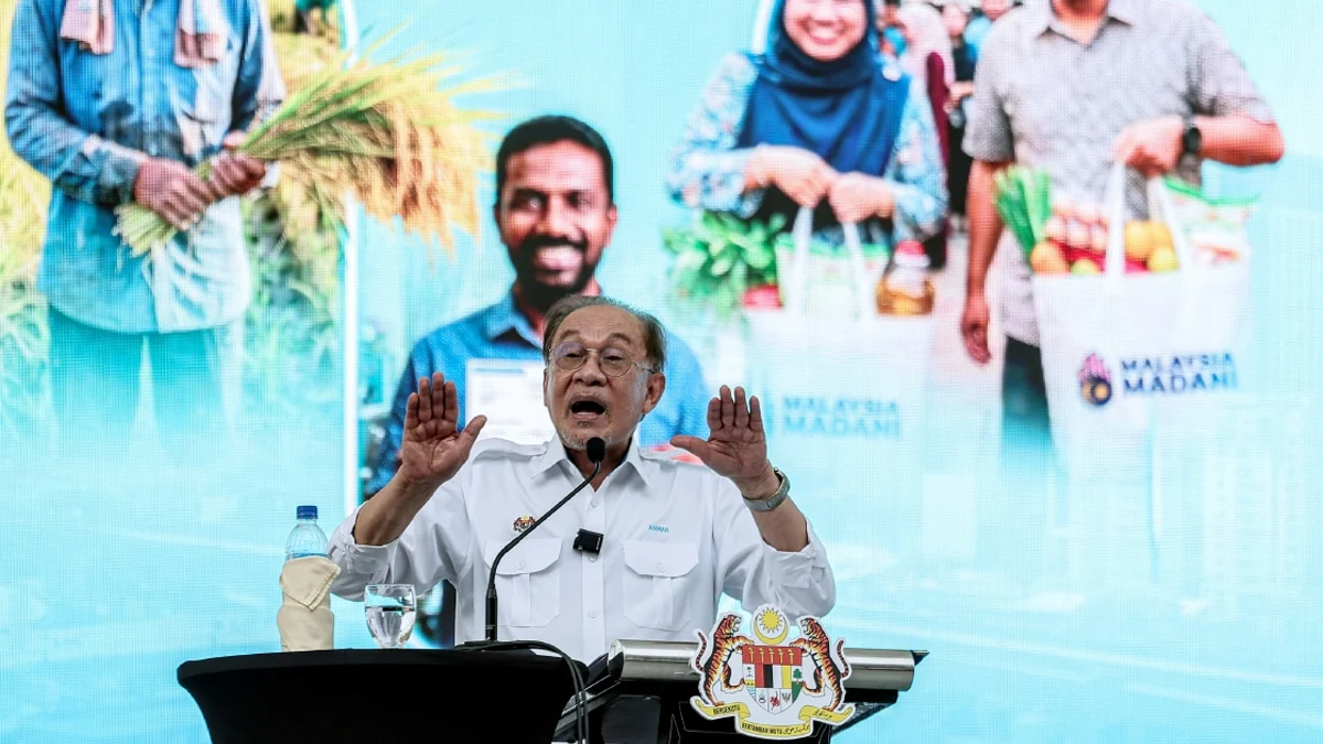 Anwar announces boost to Neighbourhood Watch Areas with 67% increase in annual grant to RM10,000