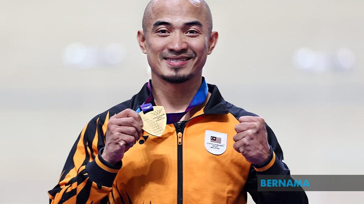 Anwar Hails Azizulhasni's Historic Commonwealth Games Keirin Triumph
