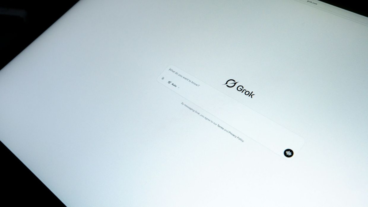 SpaceX's Grok AI Coding Tool Goes Open-Source After Privacy Scandal
