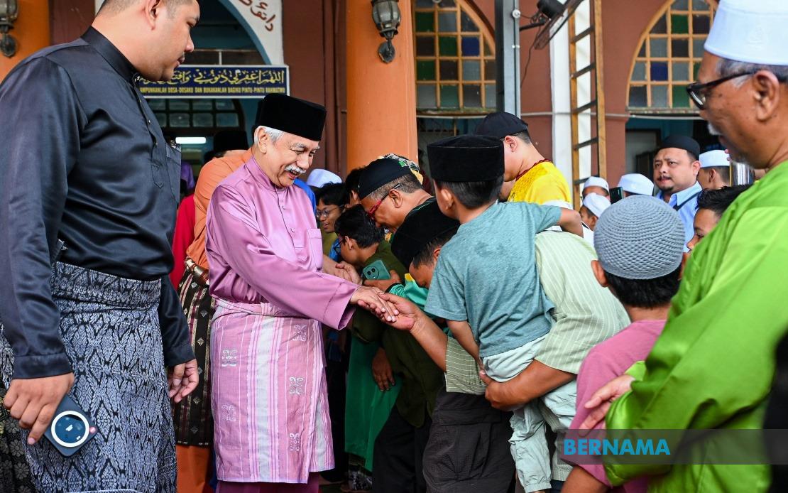 Tuanku Muhriz Leads Friday Prayers at Seremban Mosque