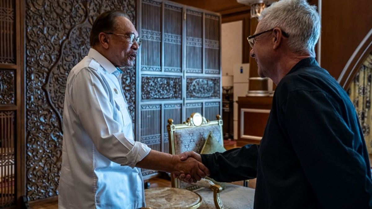 Anwar Meets Singapore GP Chief to Develop Malaysia's F1 Hosting Capabilities