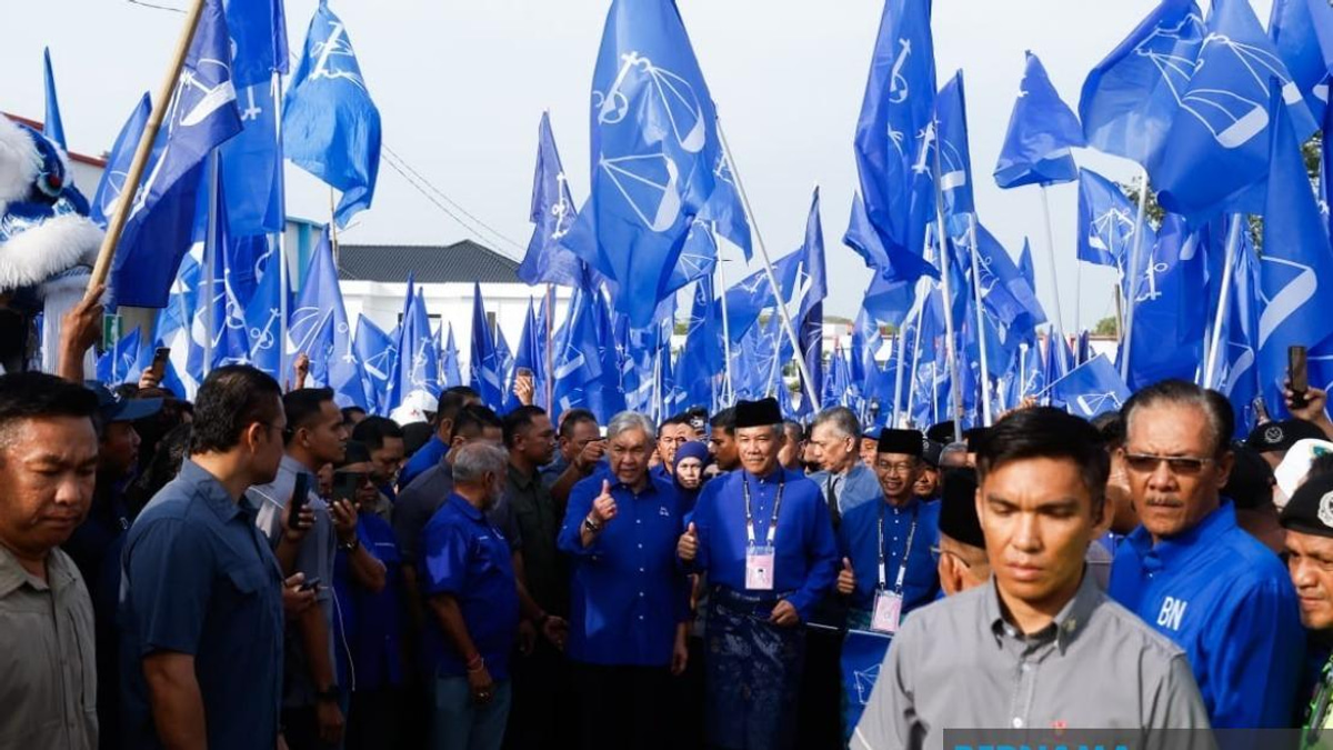 BN Leadership Turns Out in Force as Negeri Sembilan Candidates File Nominations
