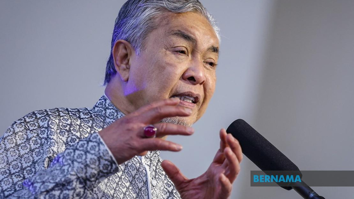 Ahmad Zahid Urges Rival Parties to Focus on Policy, Not Past Grievances in Johor Campaign