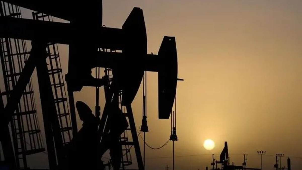 Oil Surges as US-Iran Tensions Escalate and Red Sea Shipping Route Faces Blockade Risk
