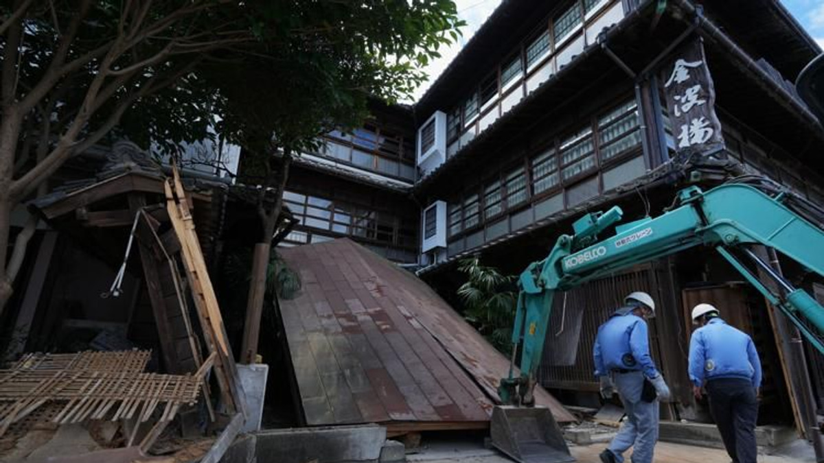 Heat Stroke Death Compounds Kumamoto Quake Tragedy as Rescuers Race Against Time