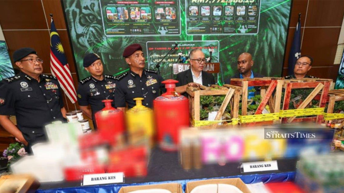 Police Bust Two Major Smuggling Rings, Arrest Five and Recover RM12.8mil in Goods