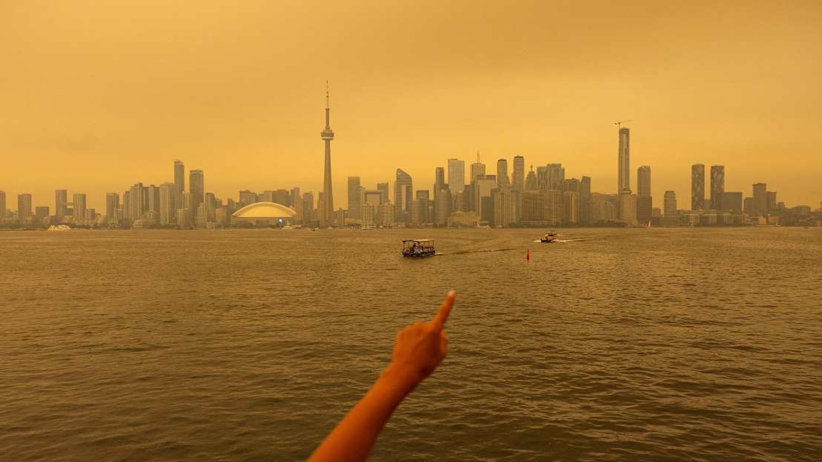 Ontario Wildfires Blanket Canada's Major Cities in Hazardous Smoke
