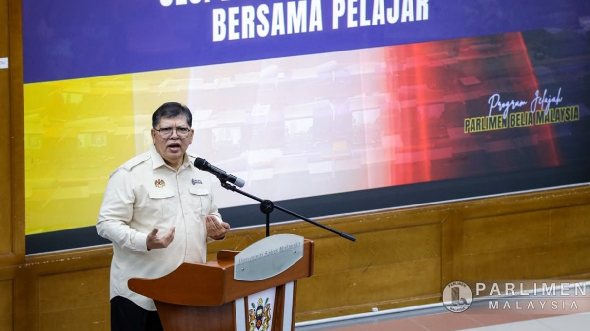 Parliament Must Lead by Example for Youth Leaders, Says Dewan Rakyat Speaker