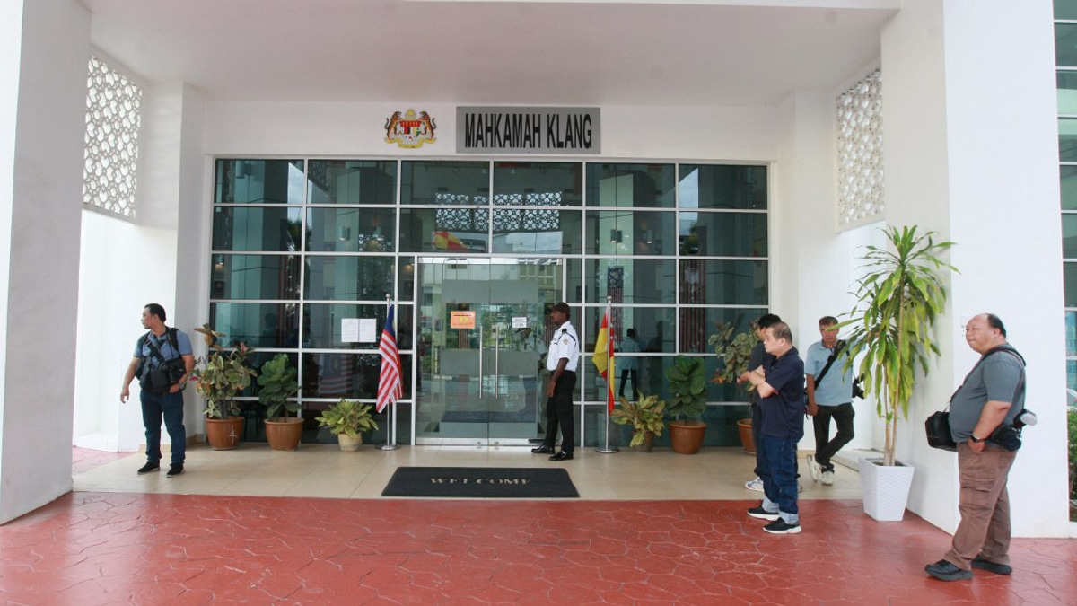 Calm Scene at Klang Court as Rocky Case Suspect Faces Charges