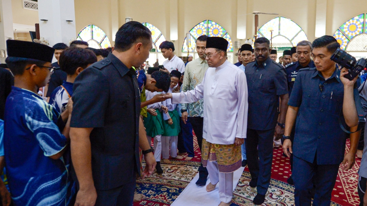 Malaysia's economy accelerates to 5.8% growth in Q2, PM marks milestone at Nilai mosque