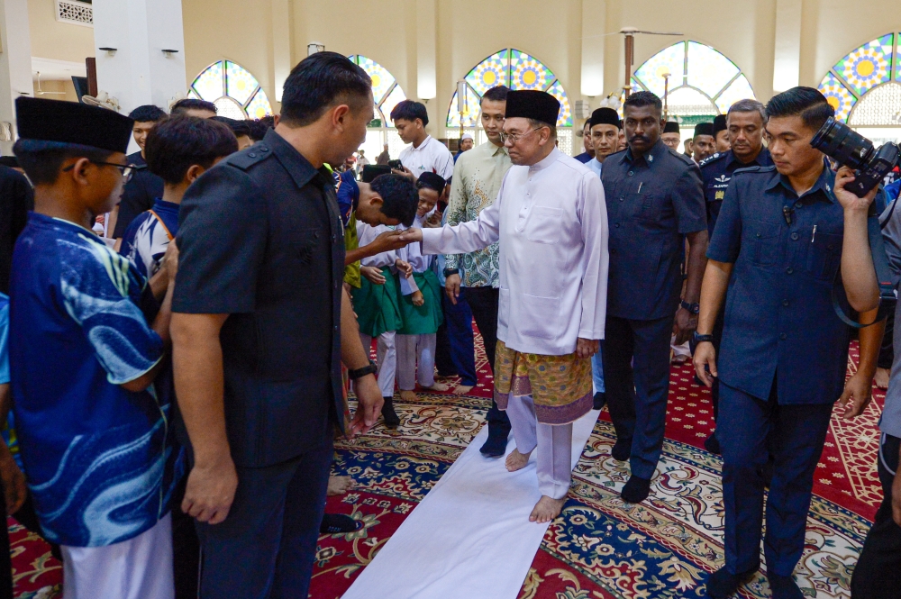 Malaysia's economy accelerates to 5.8% growth in Q2, PM marks milestone at Nilai mosque