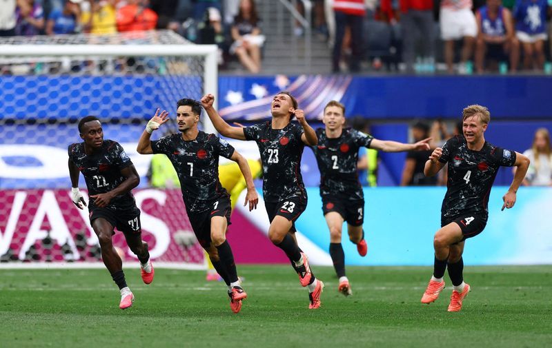 Eustaquio's dramatic stoppage-time goal sends Canada into World Cup knockout quarter-finals