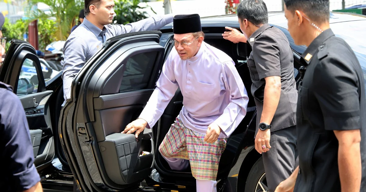 Anwar Urges Johor Election Contestants to Campaign with Humility and Respect