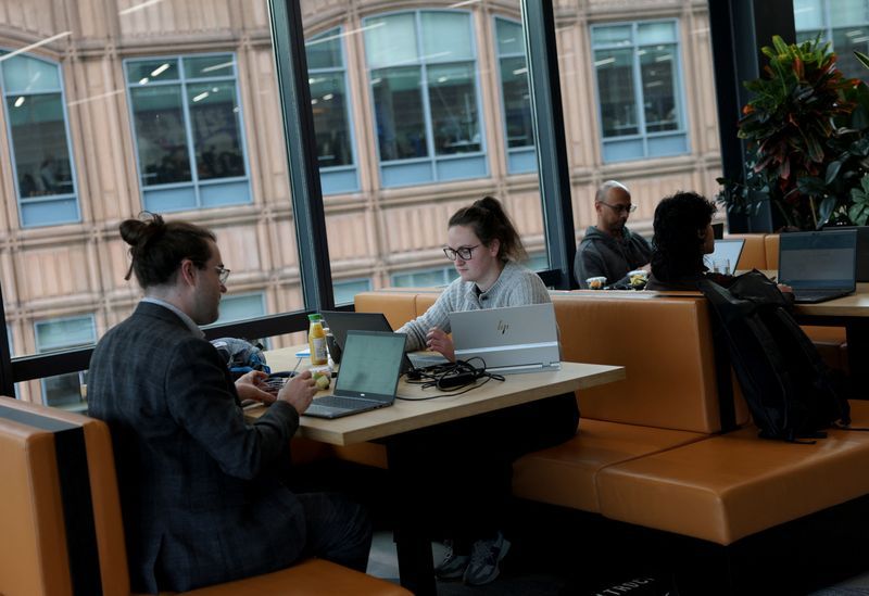 UK Economy Gaining Traction from AI Boom as Tech Investment Surges
