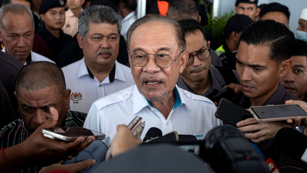 Anwar Defends KWAP's eFishery Investment Loss, Citing Substantial Annual Profits