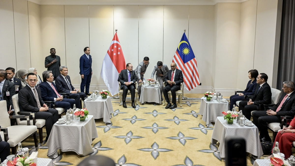 Singapore President Tharman Shanmugaratnam Meets PM Anwar in Kuala Lumpur State Visit