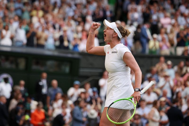 Krejcikova Battles Back to Defeat Andreeva and Advance at Wimbledon