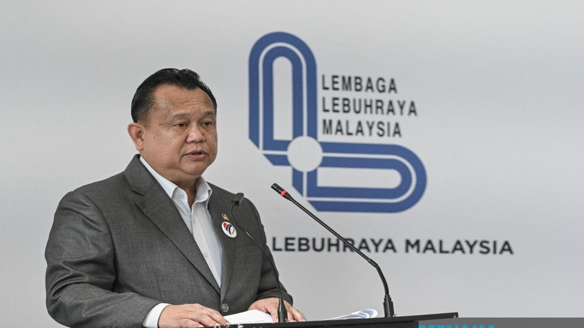 Government Invests RM25.2 Million in Solar LED Lights to Cut Highway Accidents