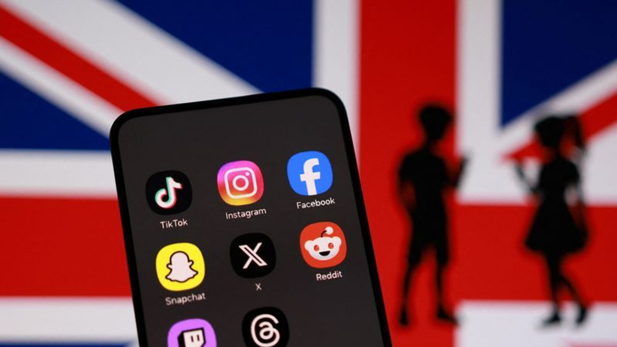 Britain to impose default midnight social media curfew for teenagers aged 16-17