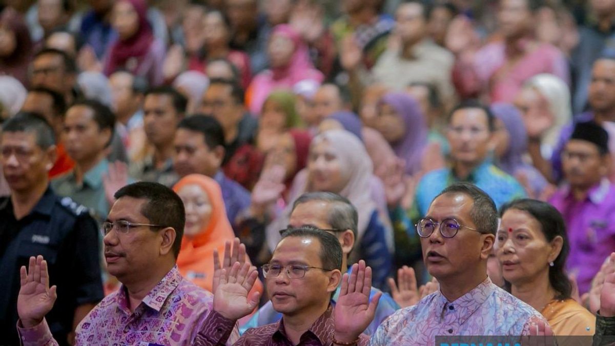 Civil Service Must Be Anchor for Policy Continuity, Says PM Anwar