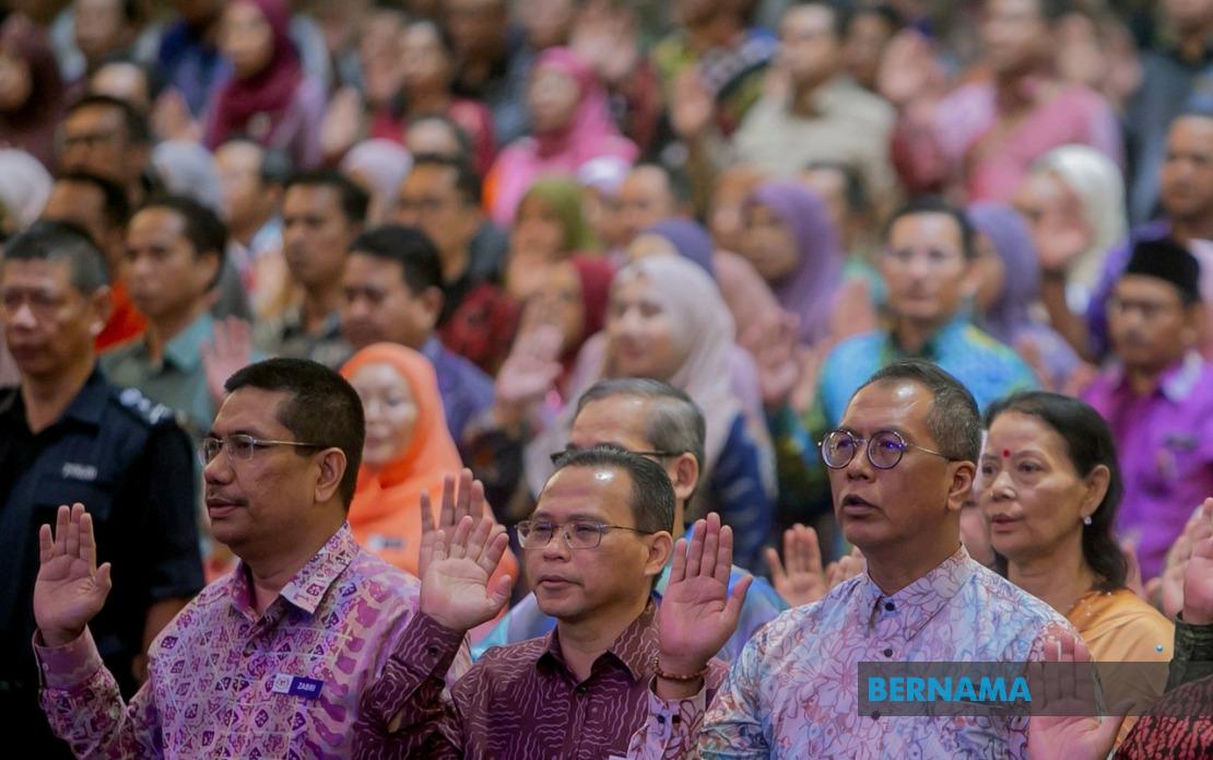 Civil Service Must Be Anchor for Policy Continuity, Says PM Anwar