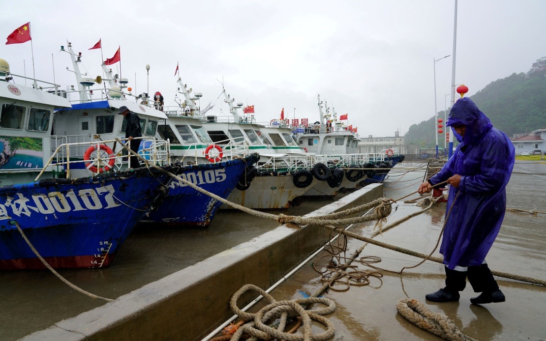 Zhejiang Escalates Typhoon Alert as Dolphin Approaches Eastern Chinese Coast