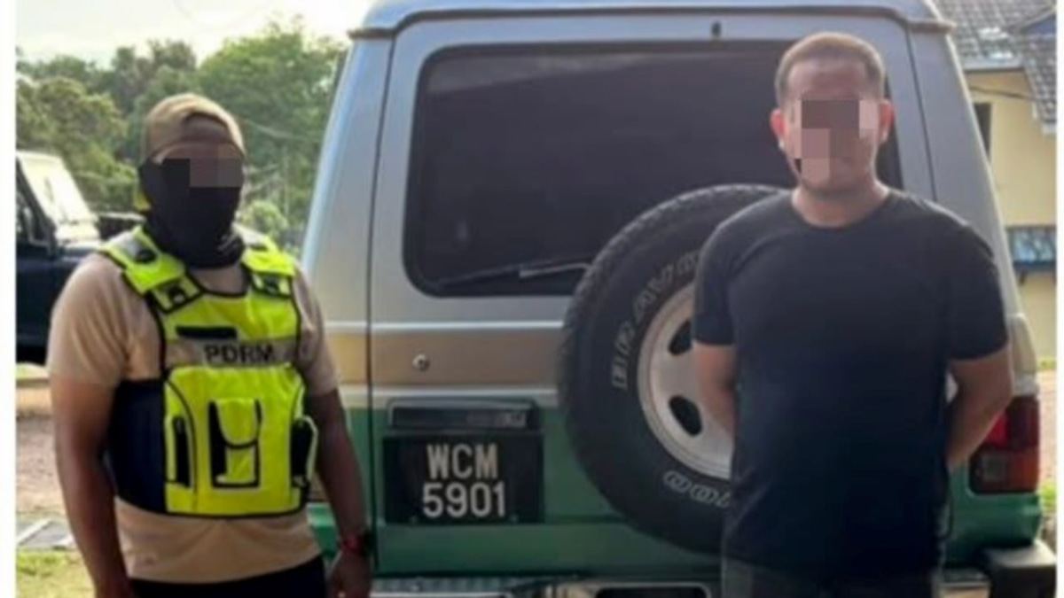 Motorist Nabbed With RM6,000 Worth of Smuggled Bromeliad Plants From Thailand