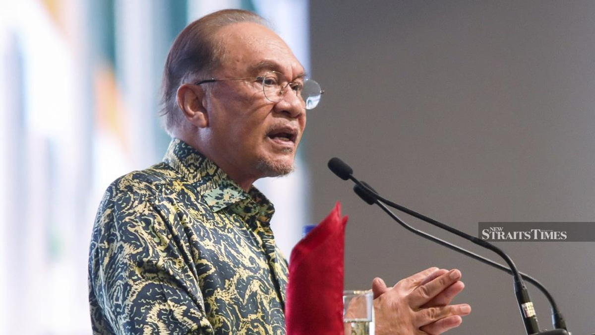 Anwar Calls on Malaysian Youth to Shun Divisive Narratives and Engage Constructively with Government