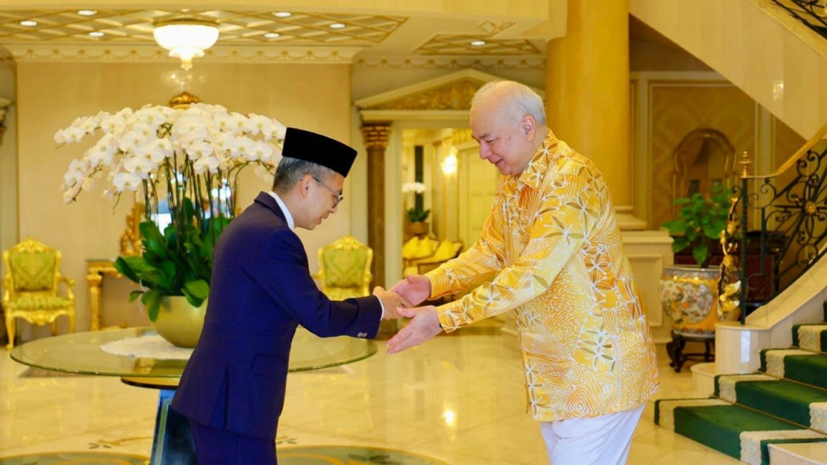 Sultan Nazrin Briefed on Perak's Digital Infrastructure and Online Safety Plans