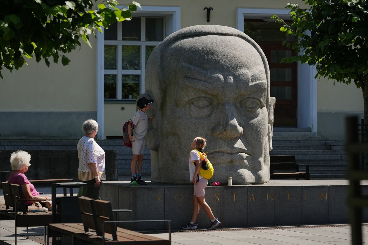 Estonia catalogues Soviet-era art to reclaim complex cultural heritage