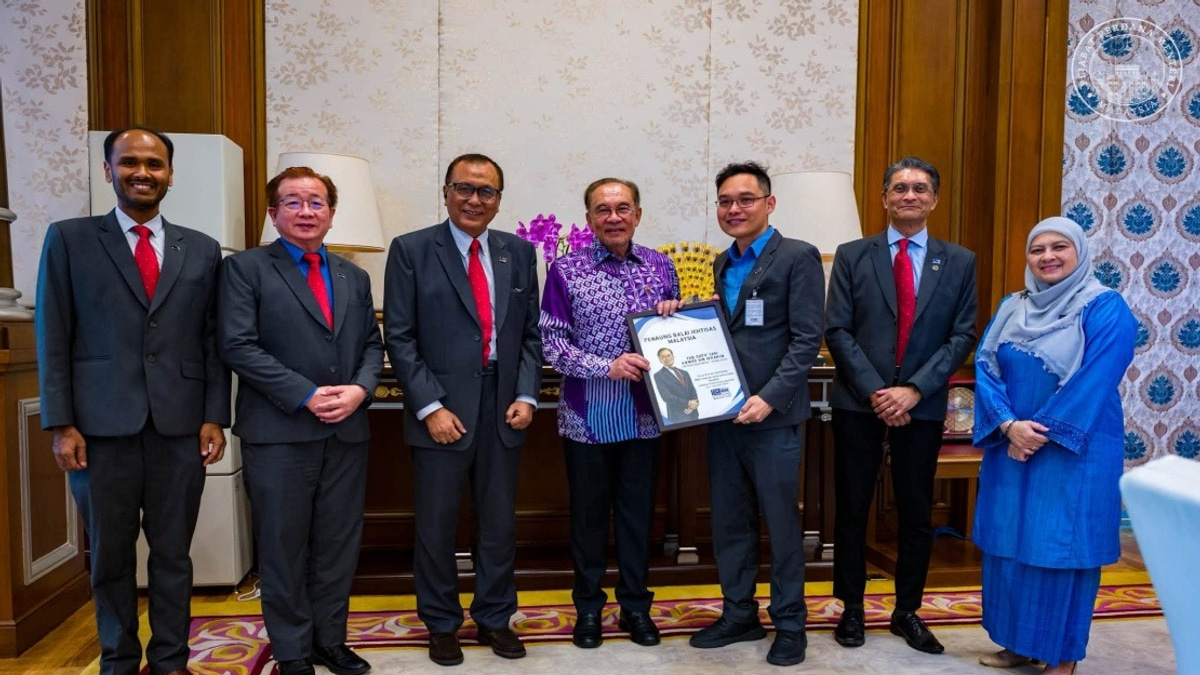 AI and Professional Development Central to PM Anwar's Agenda with Malaysian Professional Centre
