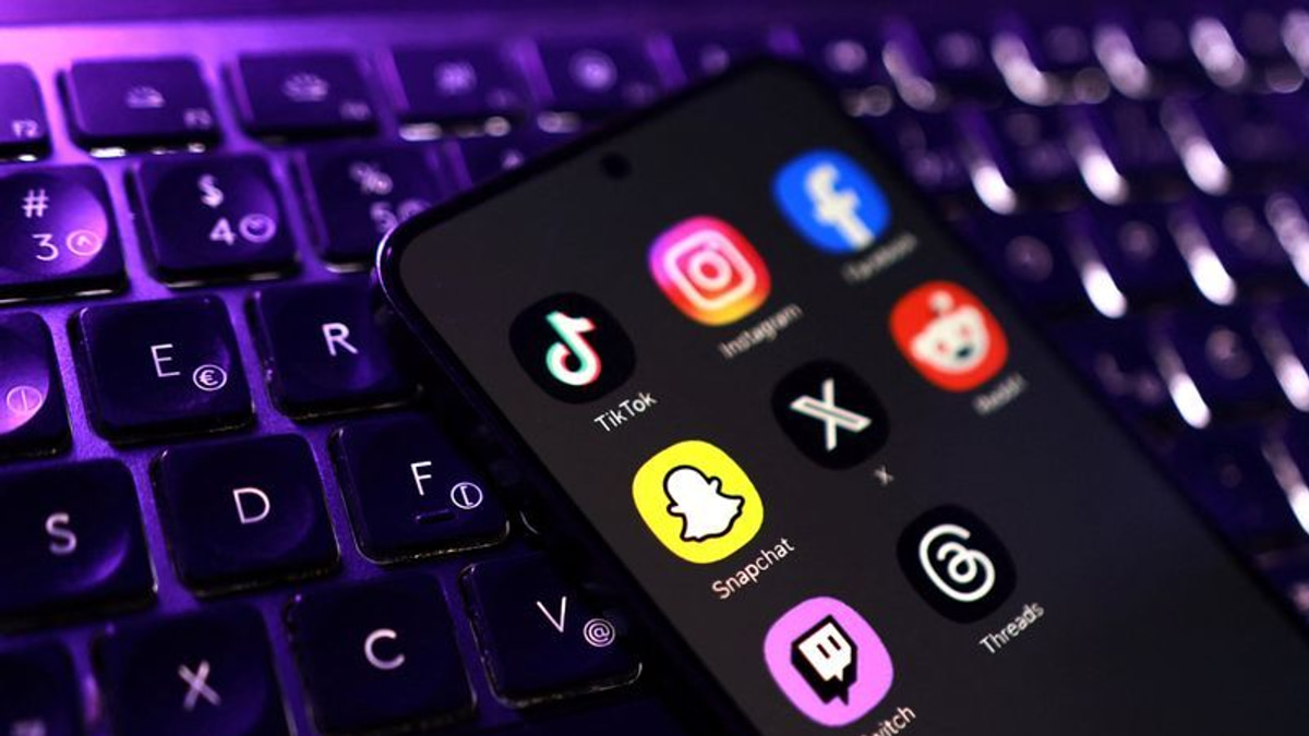 UK Study Shows Sleep and Wellbeing Gains When Teenagers Restrict Social Media Use
