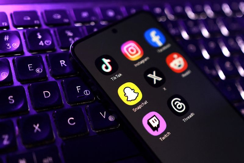 UK Study Shows Sleep and Wellbeing Gains When Teenagers Restrict Social Media Use